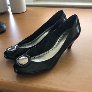 Bcbgirls peep toe patent leather heel